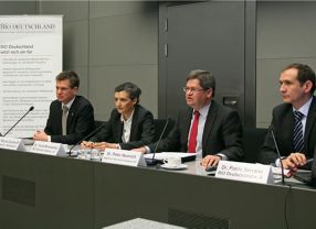 Stellten die Ergebnisse des Biotech-Stimmungsbarometers in Berlin vor: Patrick Dieckhoff, Viola Bronsema, Peter Heinrich, Pablo Serrano (v.l.n.r.)