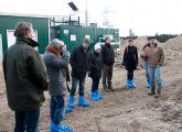 Noch sieht es ein wenig unfertig aus. Korb Whale erklärt, wie die Biogasanalage auf seinem Hof in Ontario einmal aussehen soll.