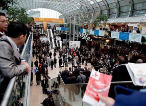 Die Medica in der Messe Düsseldorf zieht jedes Jahr mehr als 100.000 Besucher aus aller Welt an.