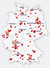 Geografische Verteilung der dedizierten Biotechnologie-Unternehmen (dunkelrot) sowie der biotechnologisch aktiven Unternehmen (hellrot) mit Tätigkeitsschwerpunkt Medizin.