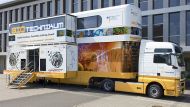 Die mobile Erlebniswelt BIOTechnikum ist bundesweit auf Tour. Voll aufgeplustert bietet das Mobil Biotechnologie zum Anfassen auf 100 Quadratmetern Fläche.