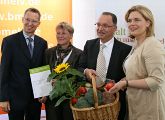 Sehen Biopatente kritisch: Beiratsmitgleider Peter Feindt und Bärbel Gerowitt sowie Staatssekretärin Julia Klöckner und Bauernverbandspräsident Gerd Sonnleitner (v.l.). 