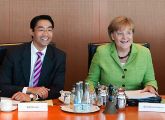 Wenn es nach der Bundesregierung geht - hier Bundeskanzlerin Angela Merkel (CDU) und Vizekanzler Philipp Rösler (FDP) - erhält das Bundesforschungsministerium 2012 deutlich mehr Geld.