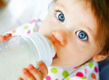 Even infants that are not breastfed could soon be drinking health-promoting human milk sugars derived from natural breast milk. The special substance is manufactured by bioengineers at the company Jennewein.