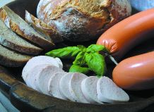 Using lupin proteins means that fat content in sausages can be reduced to just 5 percent. The classic sausage texture and flavour is retained, however.