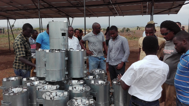 The energy-saving stove Glow yambao was orginially developed for developing countries like Tanzania (see photo). Now the biogas oven is set to make the German barbeque market more sustainable.