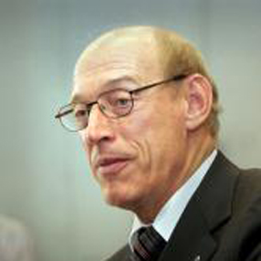 Herwig Brunner leitet das Fraunhofer-Institut für Grenzflächen- und Bioverfahrenstechnik.